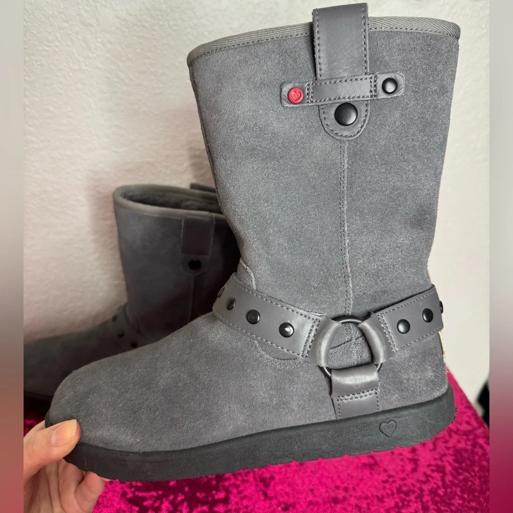 UGG 🩶 Light Charcoal Fur Boots with Ankle Strap, Heart Accent (Size 5)